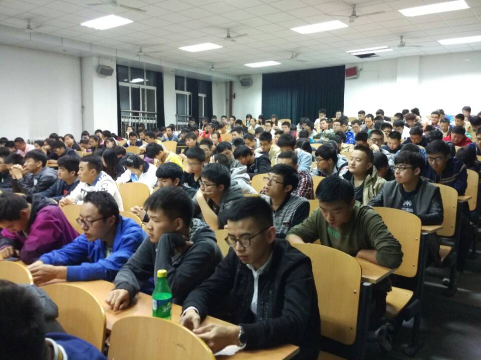 年级大会2.png