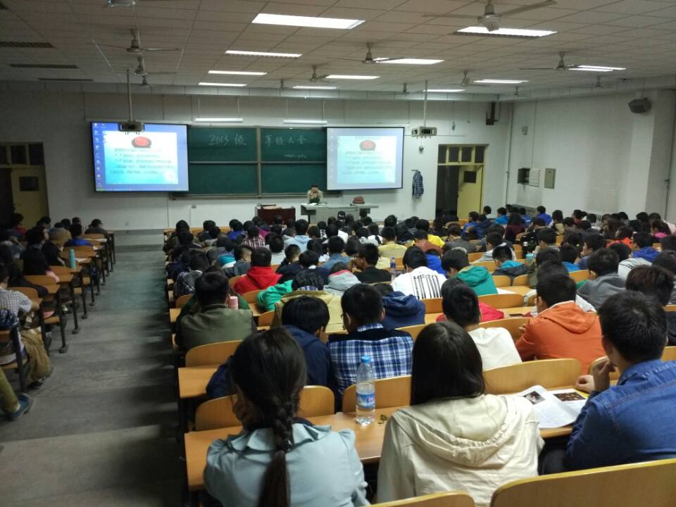 年级大会1.png